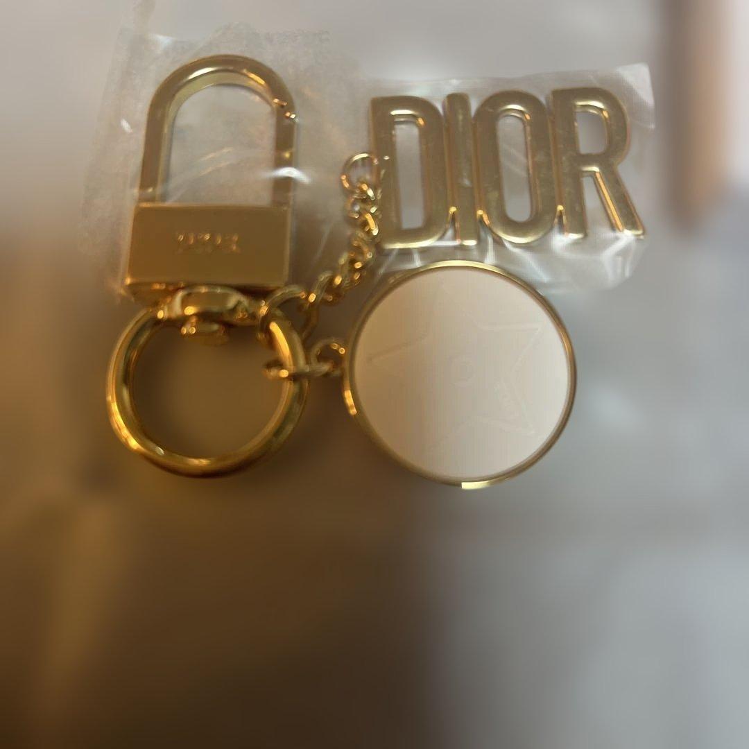 DIOR キーホルダー ゴールド ホワイト — image 2