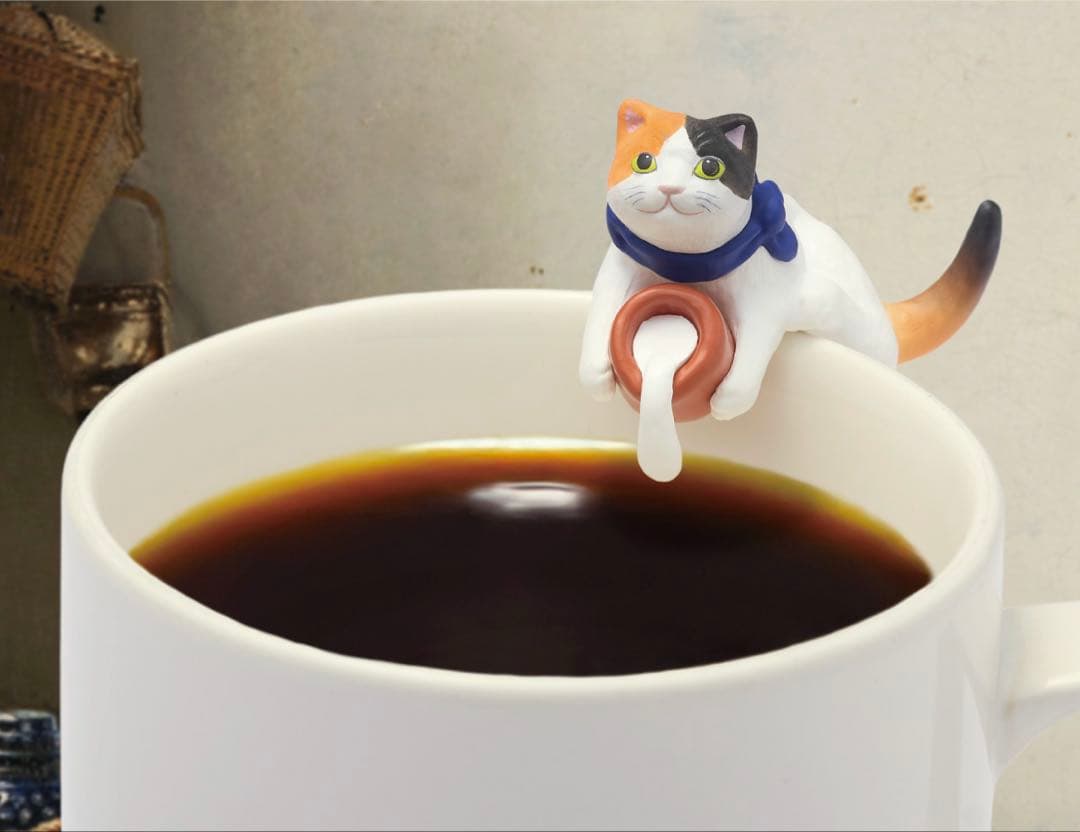 勝手に牛乳を注ぐ猫 ハチワレ — image 5