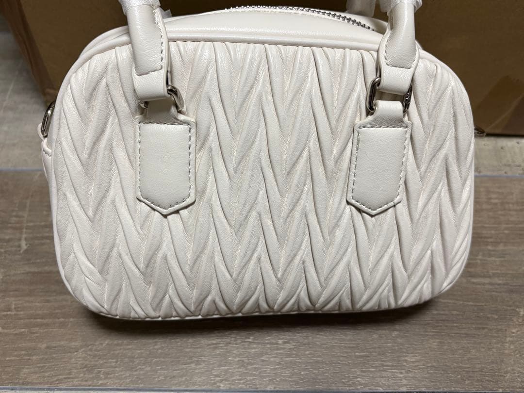 【新品未使用】ホワイトキルティング 2WAYハンドバッグ 上品高見え♡ — image 3