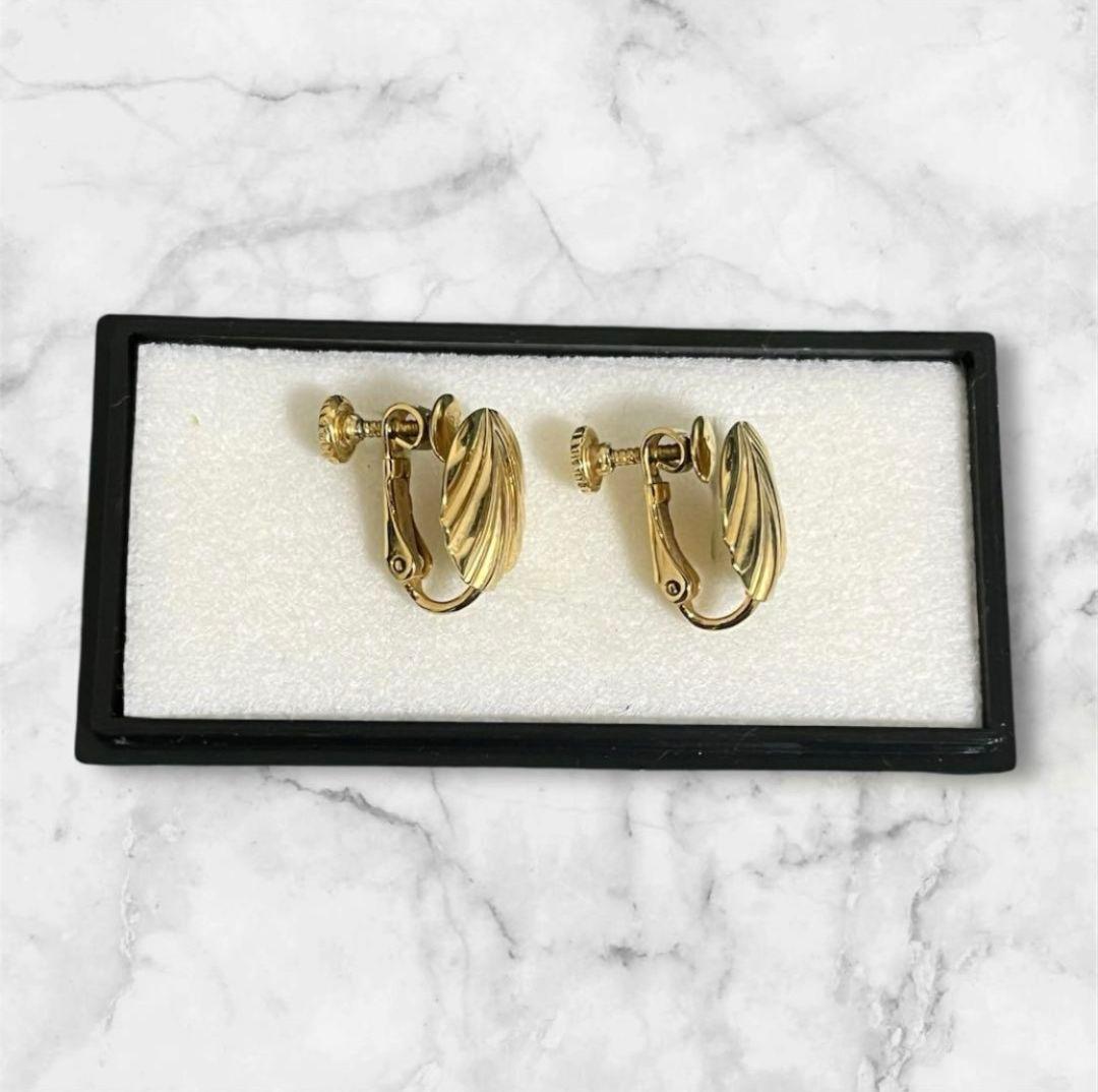 【美品】ゴールド シェルイヤリング 刻印あり — image 3