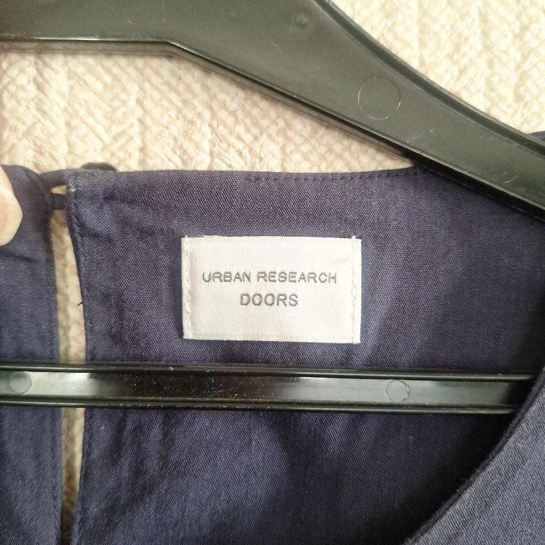 URBAN RESEARCH DOORS ネイビー フリル袖シャツ　ブラウス — image 3