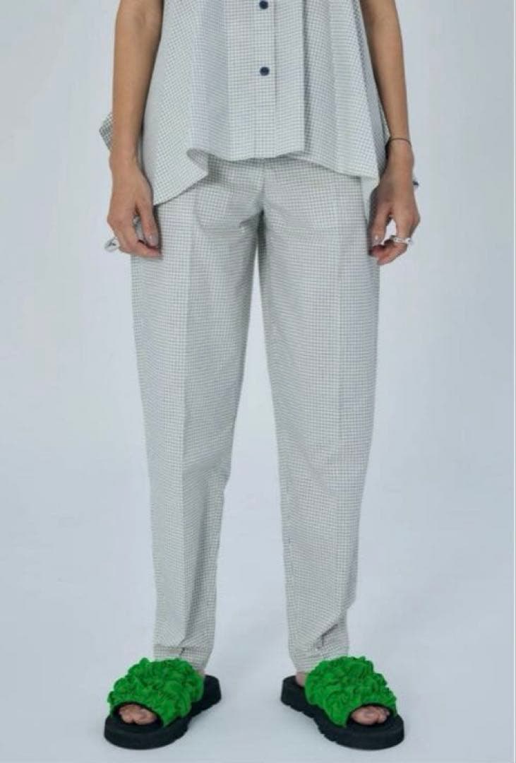 ENFOLD 24SS WASHABLE CHECK EGG-PANTS — image 4