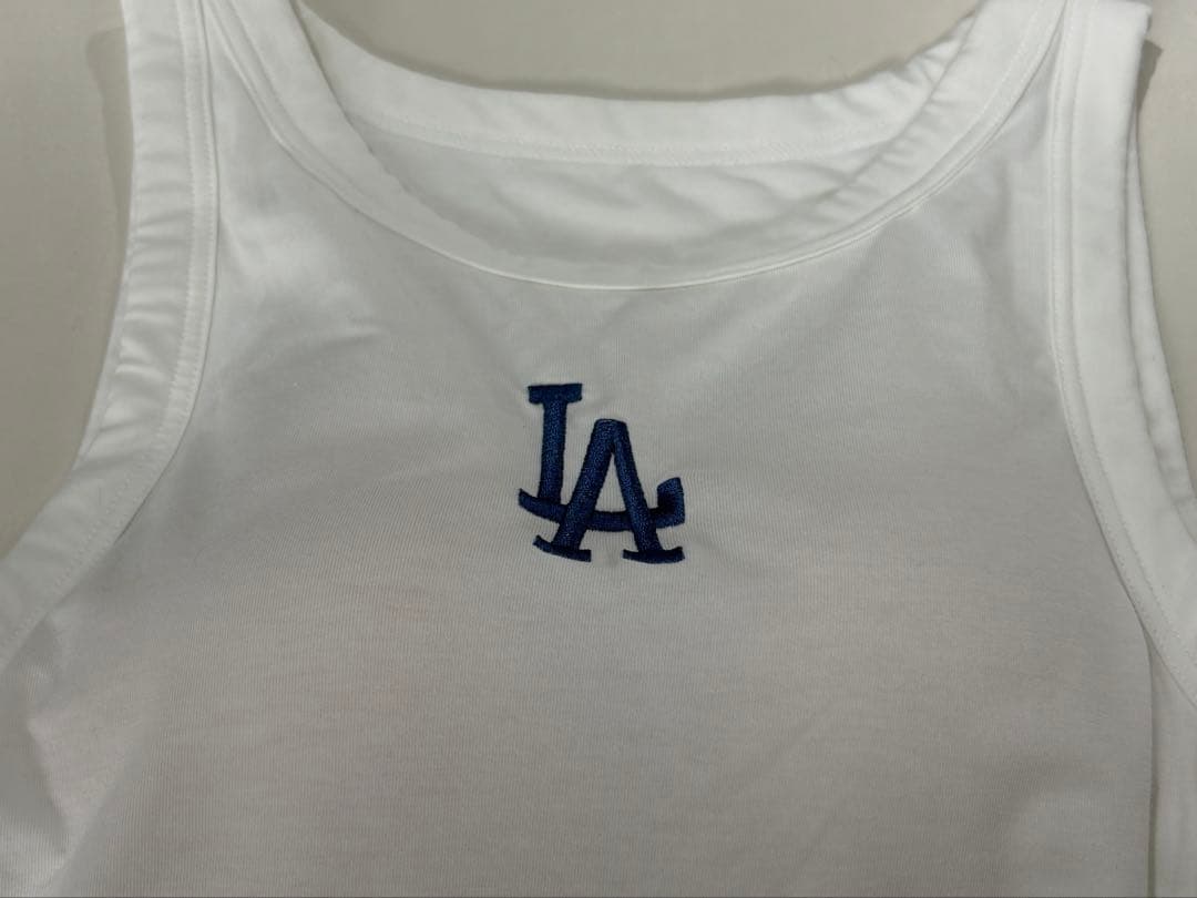 LA Dodgers ロゴ刺繍 タンクトップ ホワイト — image 2