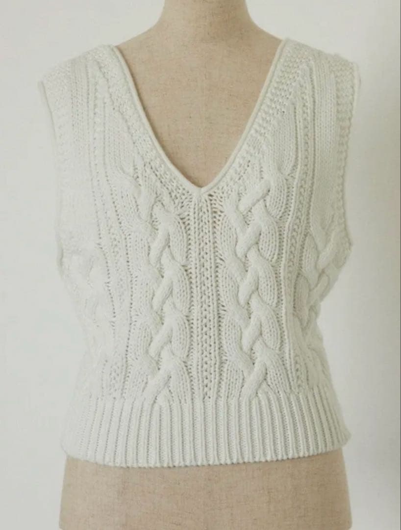 新品未使用品【ブラックバイマウジー】cable knit tank top — image 4