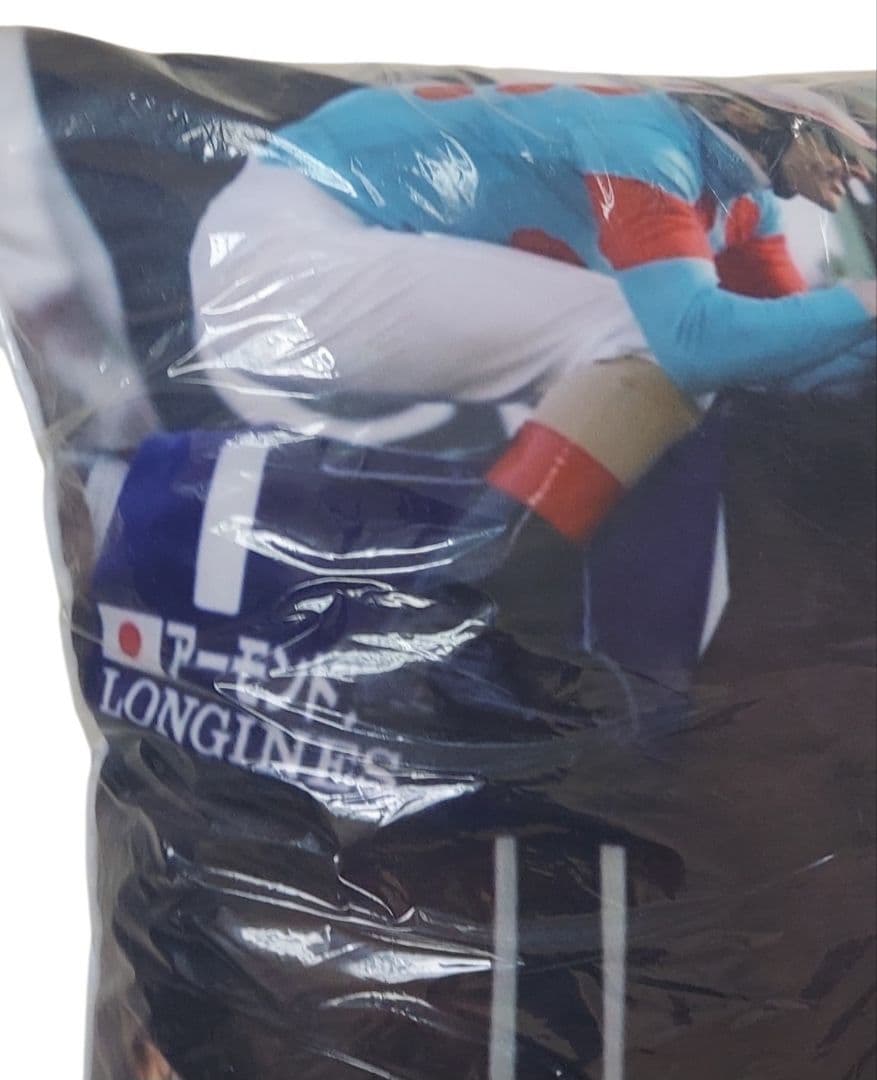 アーモンドアイ クッション 非売品 — image 3