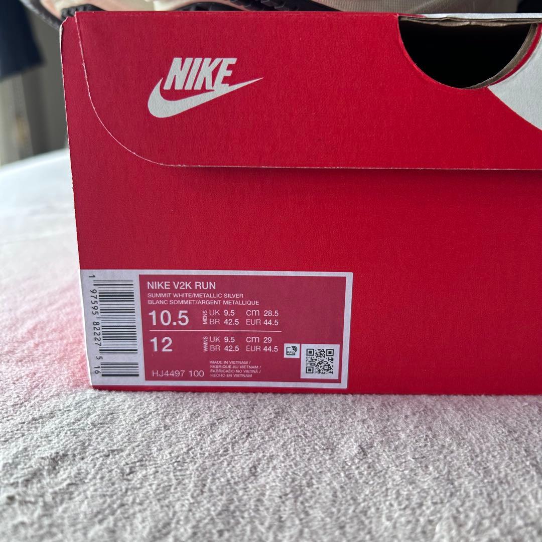 NIKE V2K RUN シルバー ホワイト スニーカー — image 4