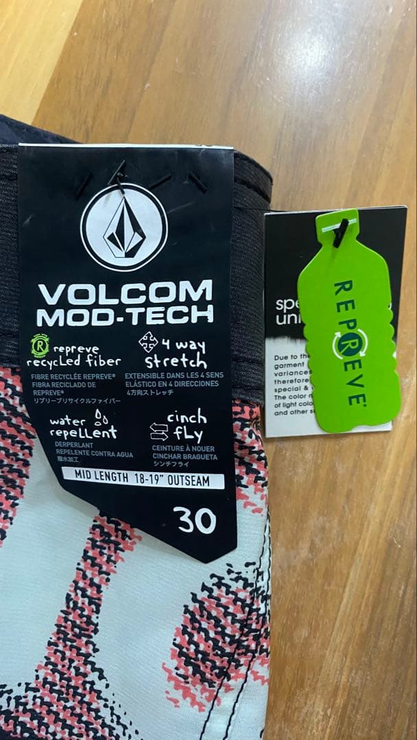 VOLCOM サーフパンツ 水着 スイムウェア 海パン 水陸両用　メンズ水着 — image 3