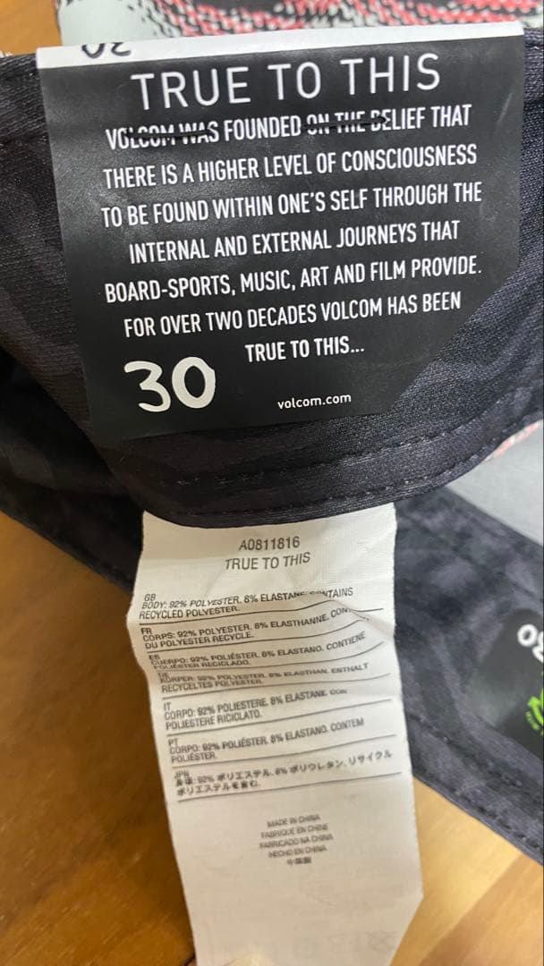 VOLCOM サーフパンツ 水着 スイムウェア 海パン 水陸両用　メンズ水着 — image 4