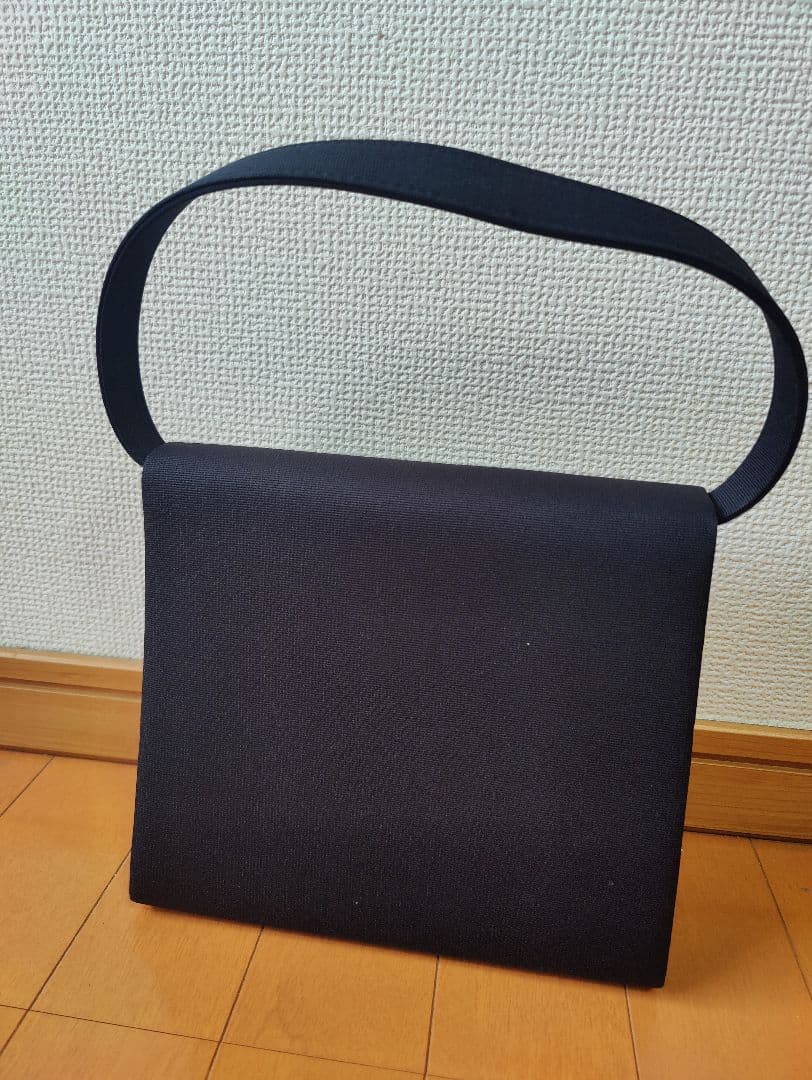 リボン付き ブラックショルダーバッグ — image 4