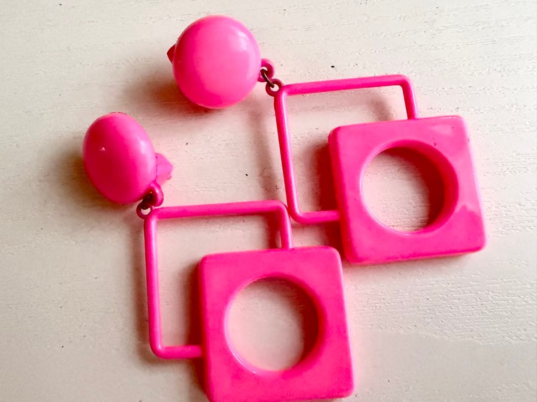年代物 ショッキングピンク 鮮やかなPINK 個性的 vintageイヤリング — image 2