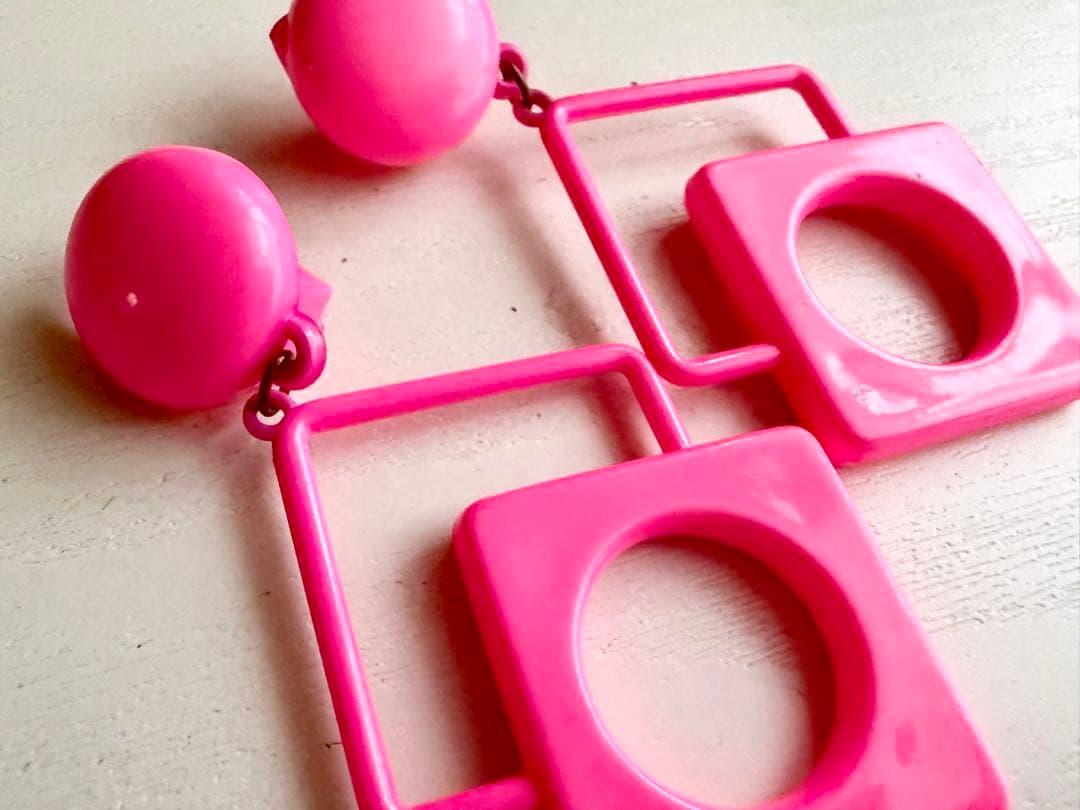 年代物 ショッキングピンク 鮮やかなPINK 個性的 vintageイヤリング — image 3