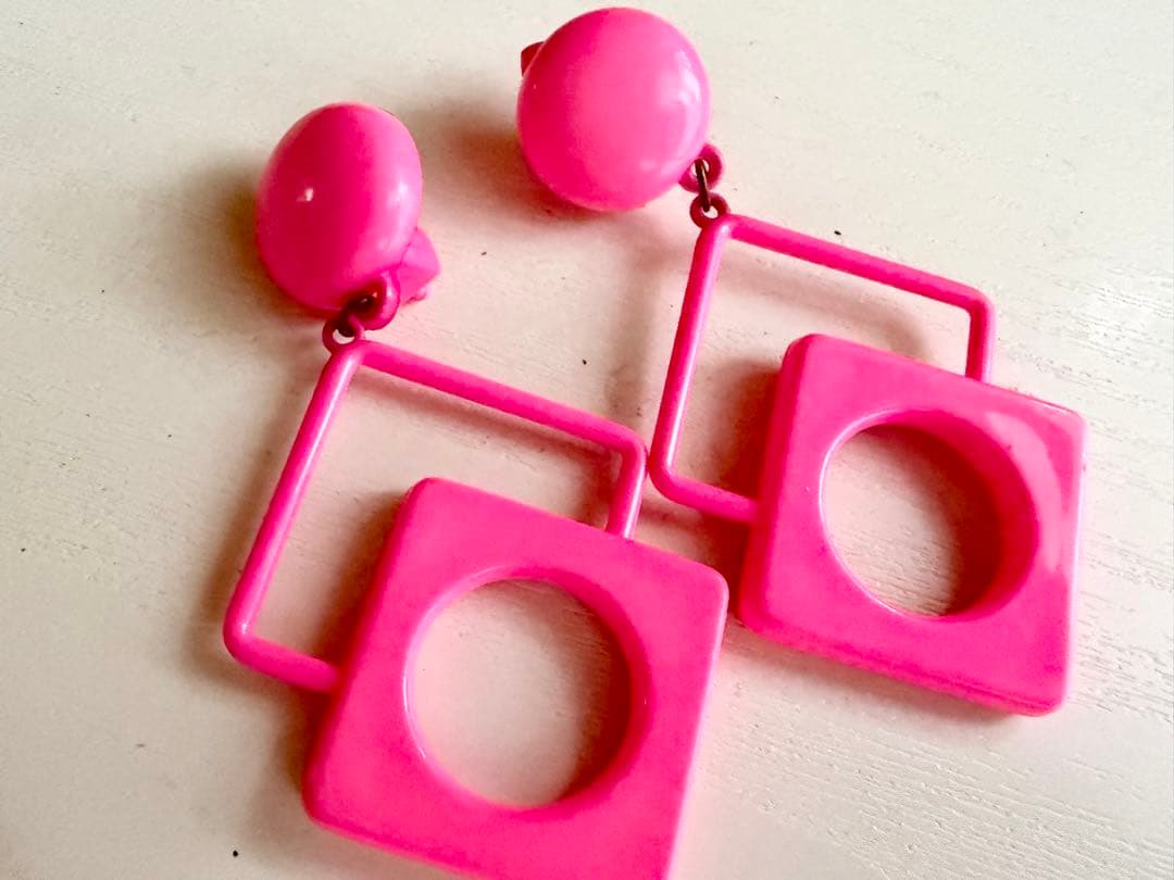 年代物 ショッキングピンク 鮮やかなPINK 個性的 vintageイヤリング — image 4