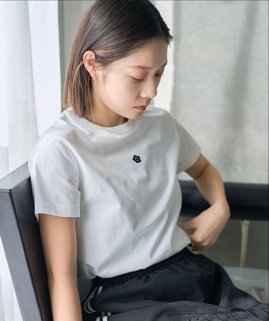 MARYQUANT PUBLUX/マリークワント ワンポイント刺繍 ロゴTシャツ — image 2