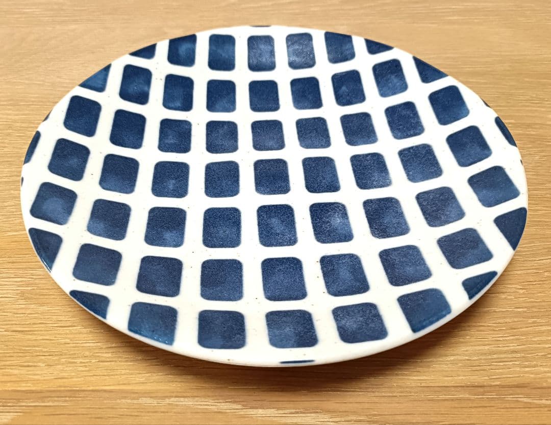 美濃焼風 超軽量大皿 カルエクレ 青格子 23cm プレート ニトリ 食洗機OK — image 3