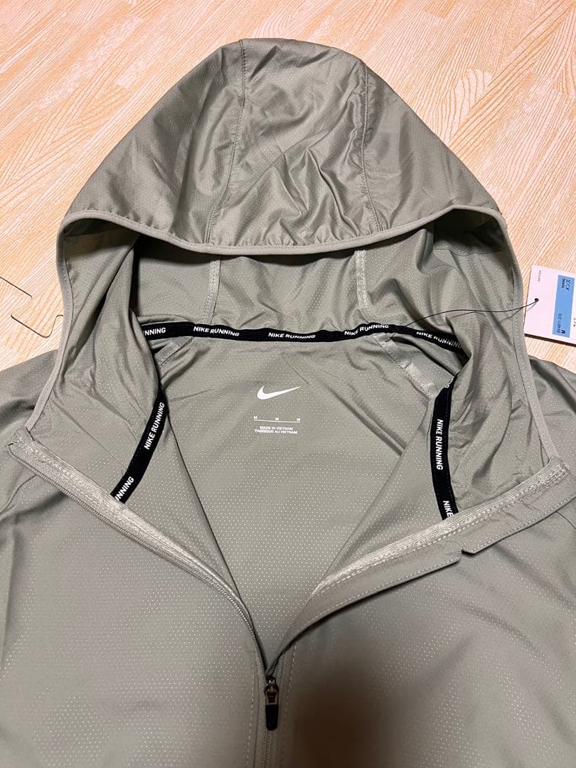 【新品】NIKE エッセンシャル ジャケット ナイロンパーカー グリーンL — image 3