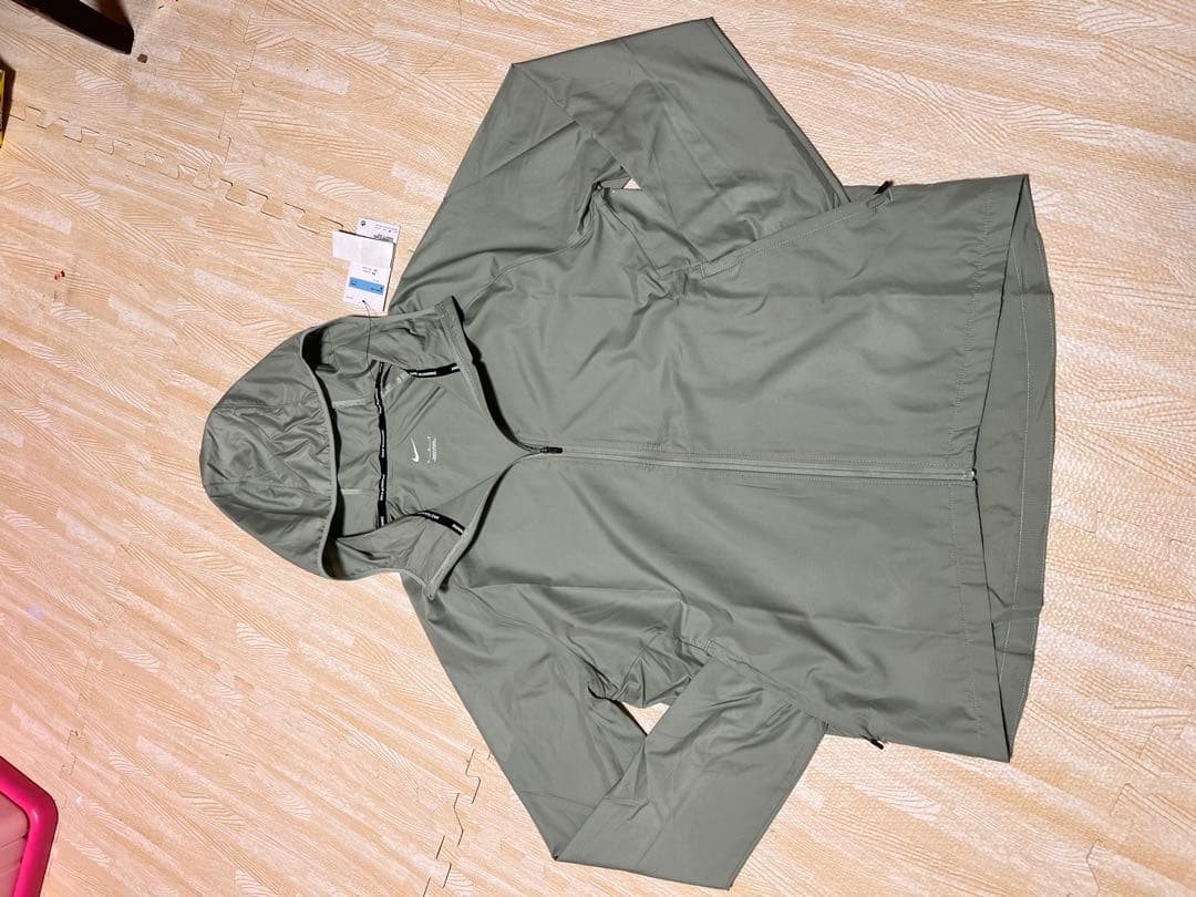 【新品】NIKE エッセンシャル ジャケット ナイロンパーカー グリーンL — image 4