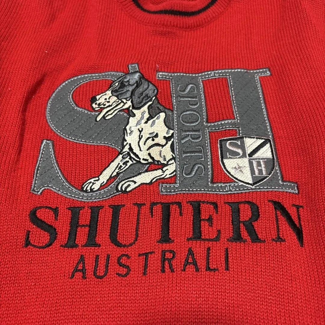 SHUTERN SPORTS 犬デザイン ロゴニット セーター レッド — image 2