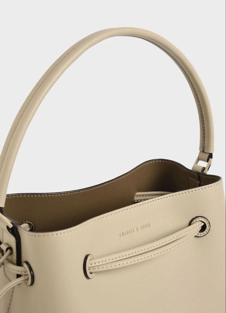 CHARLES & KEITH ドローストリング ホーボーバッグ — image 3