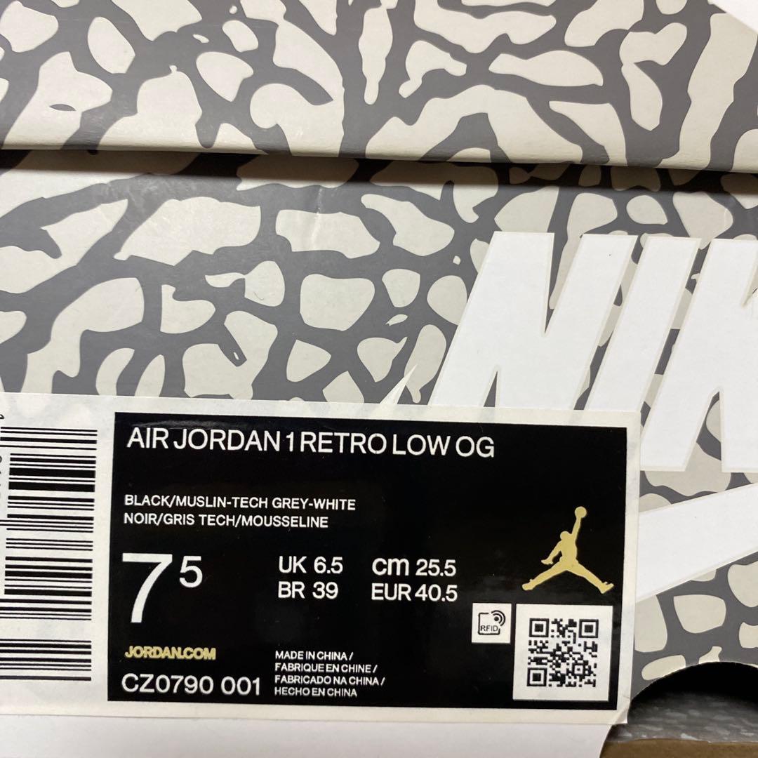 Air Jordan 1 Retro Low OG "Black Cement" — image 3