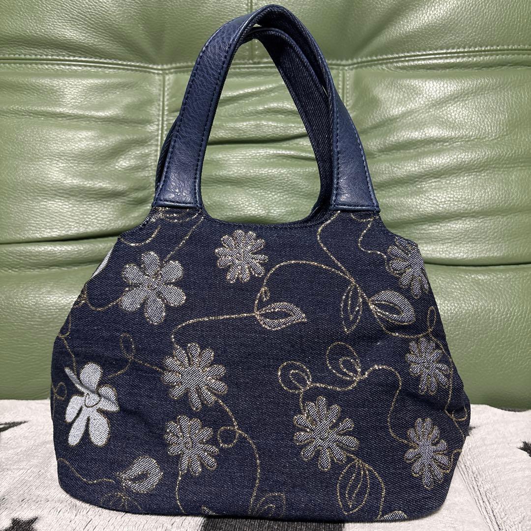 SAVOY サボイ ハンドバッグ 花柄 デニム調 チャーム付き 美品 — image 2