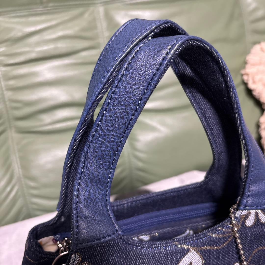 SAVOY サボイ ハンドバッグ 花柄 デニム調 チャーム付き 美品 — image 4