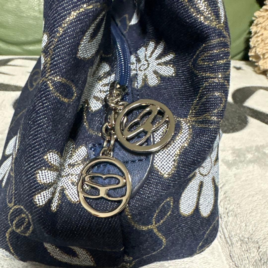 SAVOY サボイ ハンドバッグ 花柄 デニム調 チャーム付き 美品 — image 5
