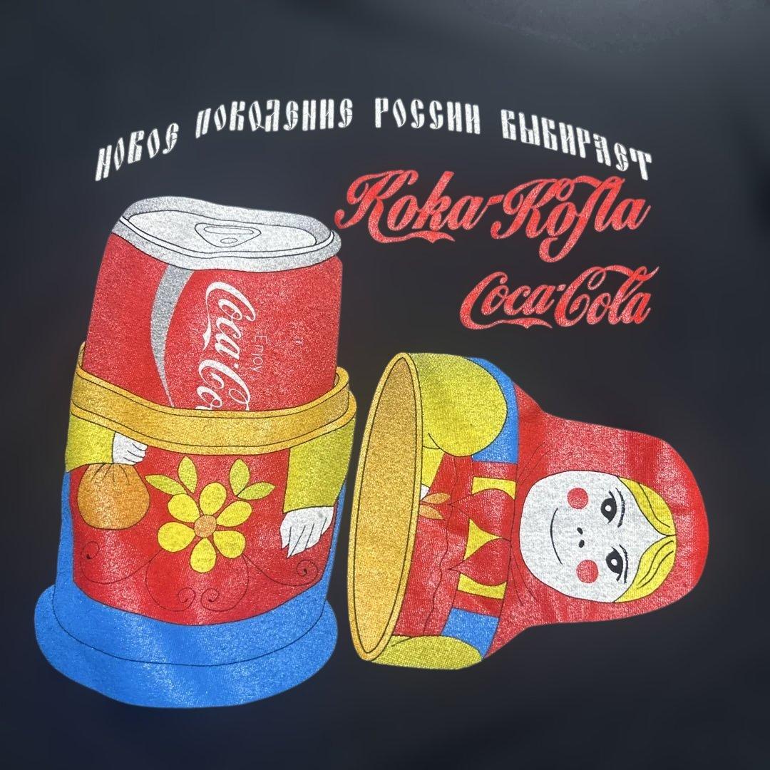 Coca-Cola マトリョーシカ プリント Tシャツ ブラック — image 2