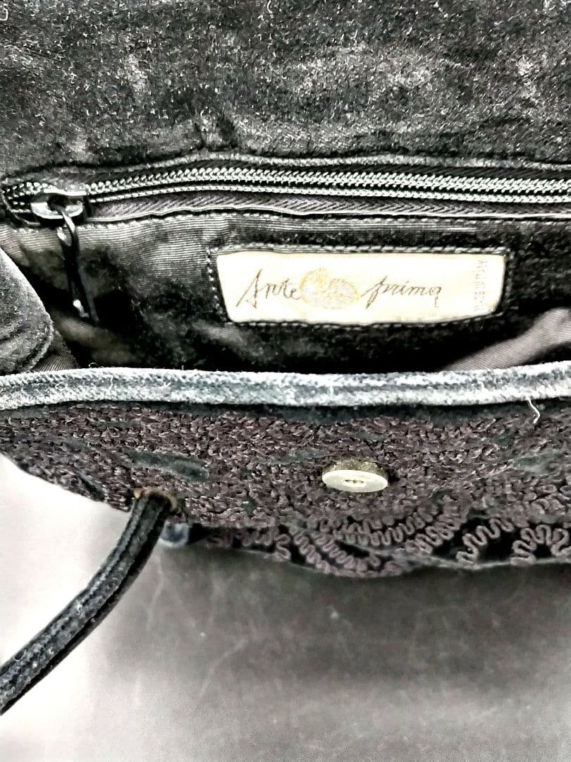 Anteprimaベロア素材アラベスク模様コード刺繍入りブラックフォーマルバッグ — image 5