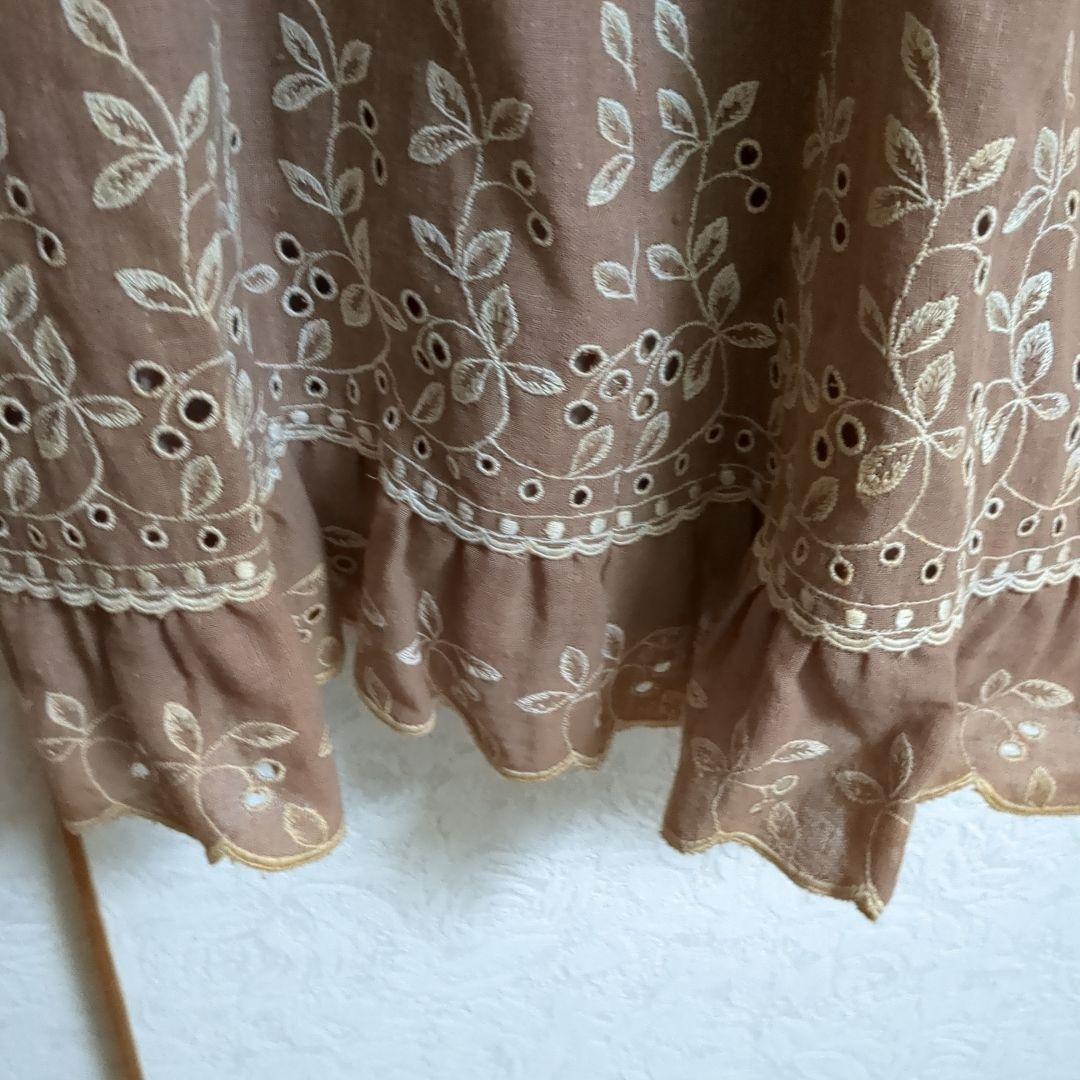 本日限定！Roberta 刺繍入りブラウンワンピース — image 2