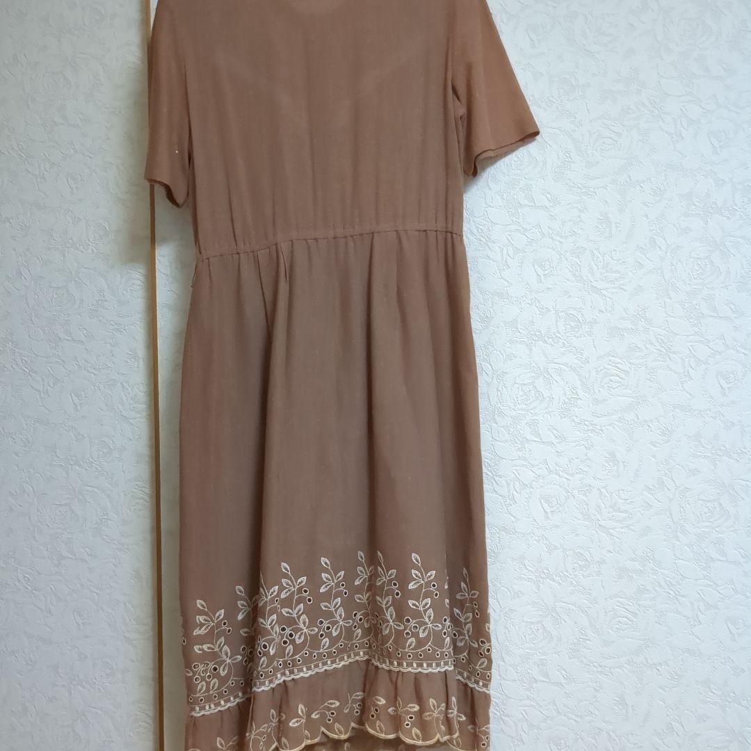 本日限定！Roberta 刺繍入りブラウンワンピース — image 4