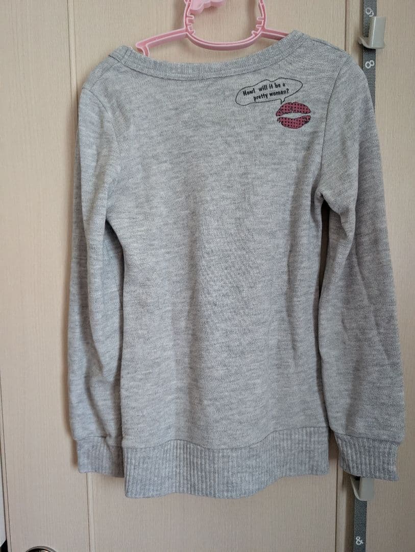 【美品】Ruvap 長袖 スウェット グレー リップ柄 — image 3