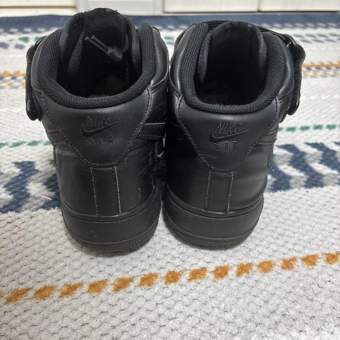 30cm　NIKE AIR FORCE 1 MID ブラック スニーカー — image 3