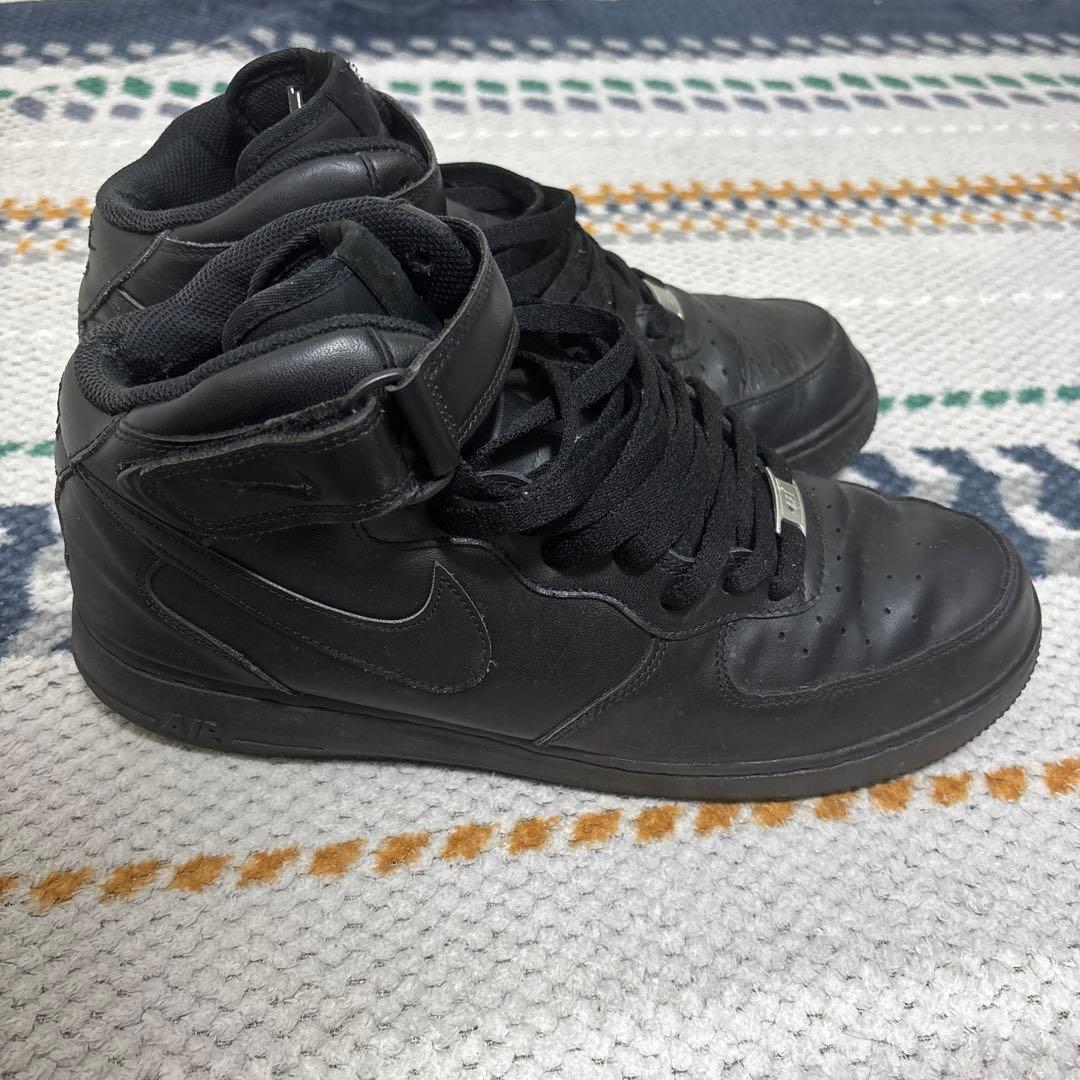 30cm　NIKE AIR FORCE 1 MID ブラック スニーカー — image 4