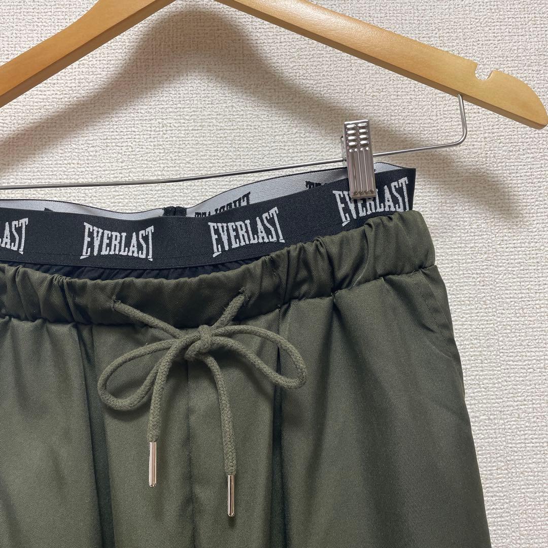 美品 EVERLAST エバーラスト ゴムバンド ダボ系パンツ カーキ — image 2