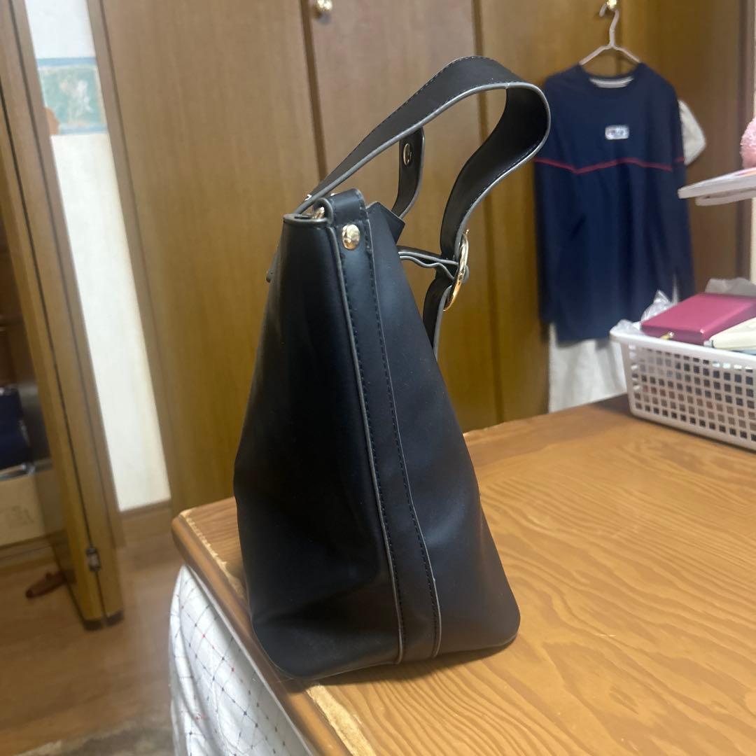 アルファーキュウビック　　ワンハンドルバック☆黒☆オシャレ☆ハンドバッグ　美品 — image 3