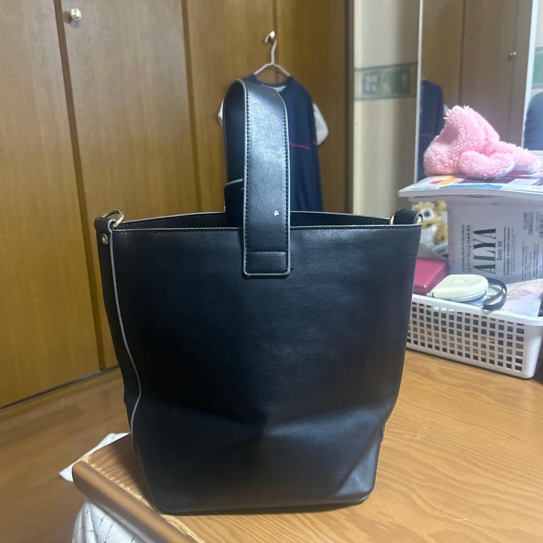 アルファーキュウビック　　ワンハンドルバック☆黒☆オシャレ☆ハンドバッグ　美品 — image 4