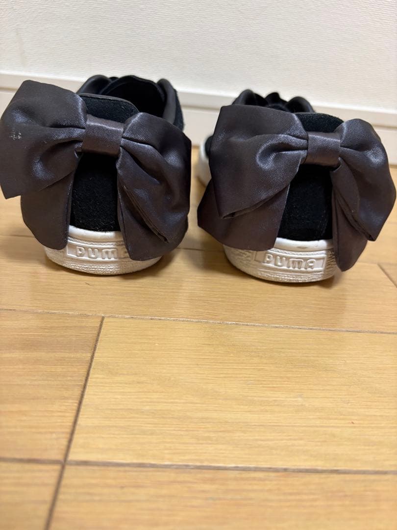 PUMA SUEDE Bow ブラック スニーカー — image 2
