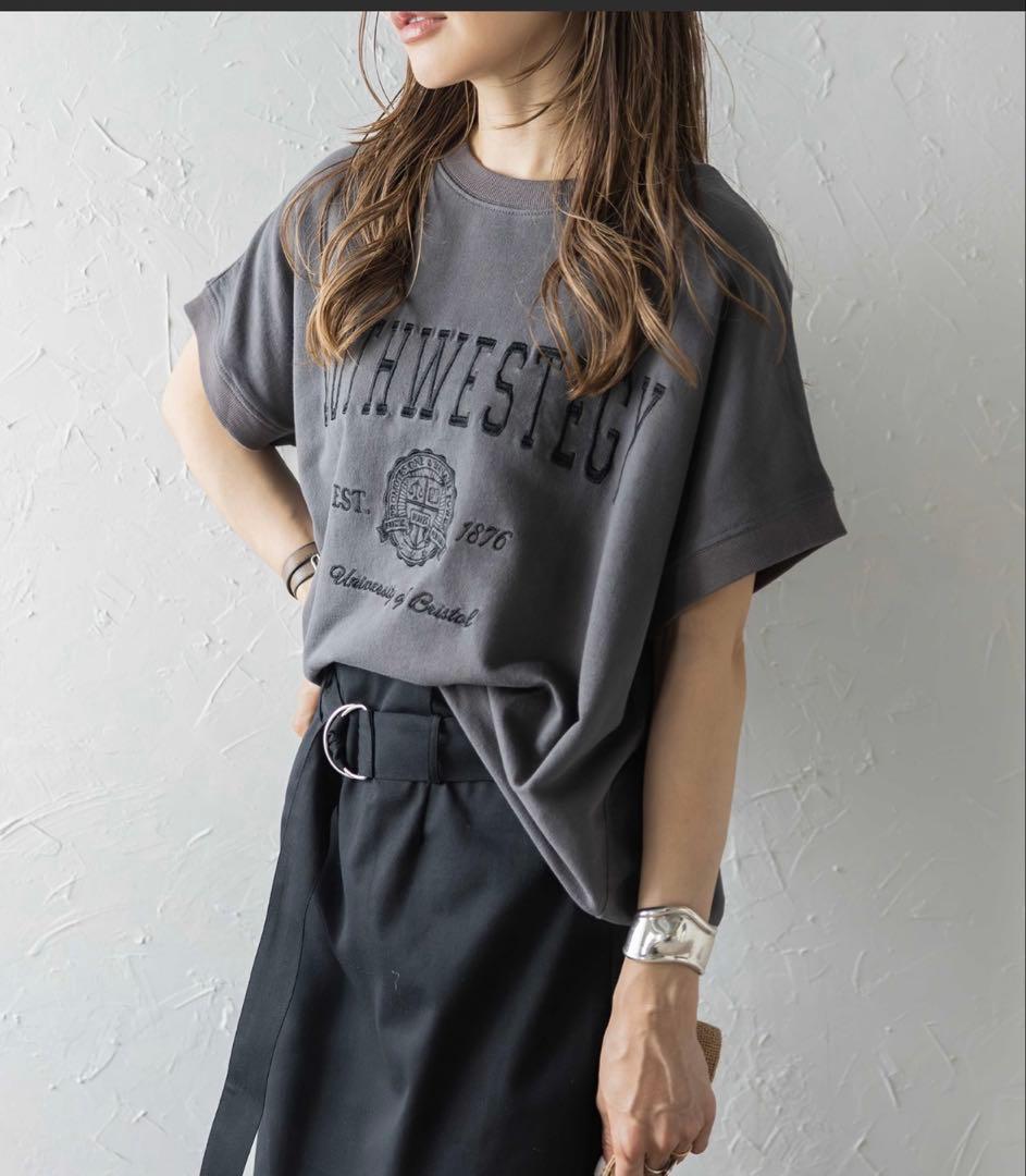 ボンジュールサガン カレッジ刺繍ピグメントスウェットTシャツ　チャコ — image 2