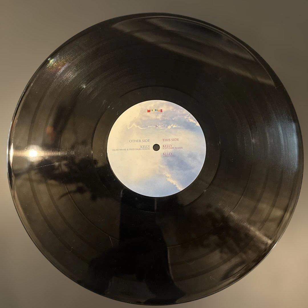 Van She Kelly — image 3