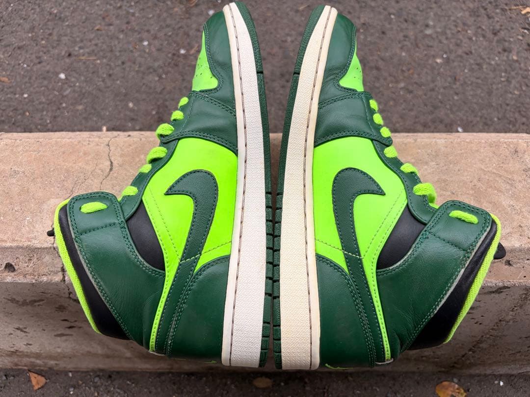 NIKE エアジョーダン1 MID ゴージ グリーン — image 4