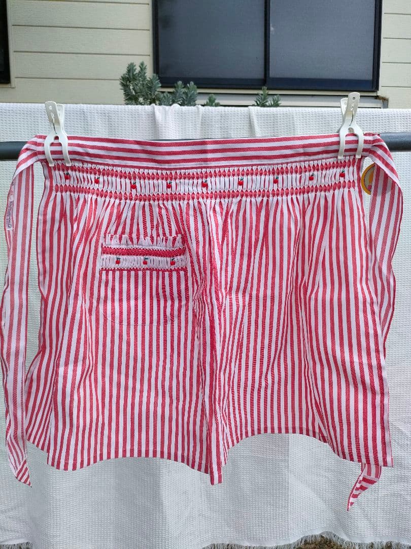 Hand embroidered apron Apple — image 2