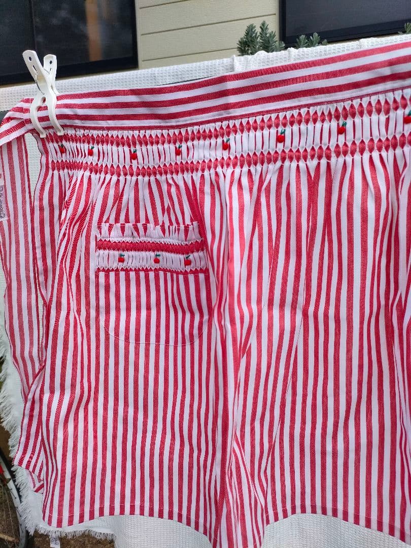 Hand embroidered apron Apple — image 3