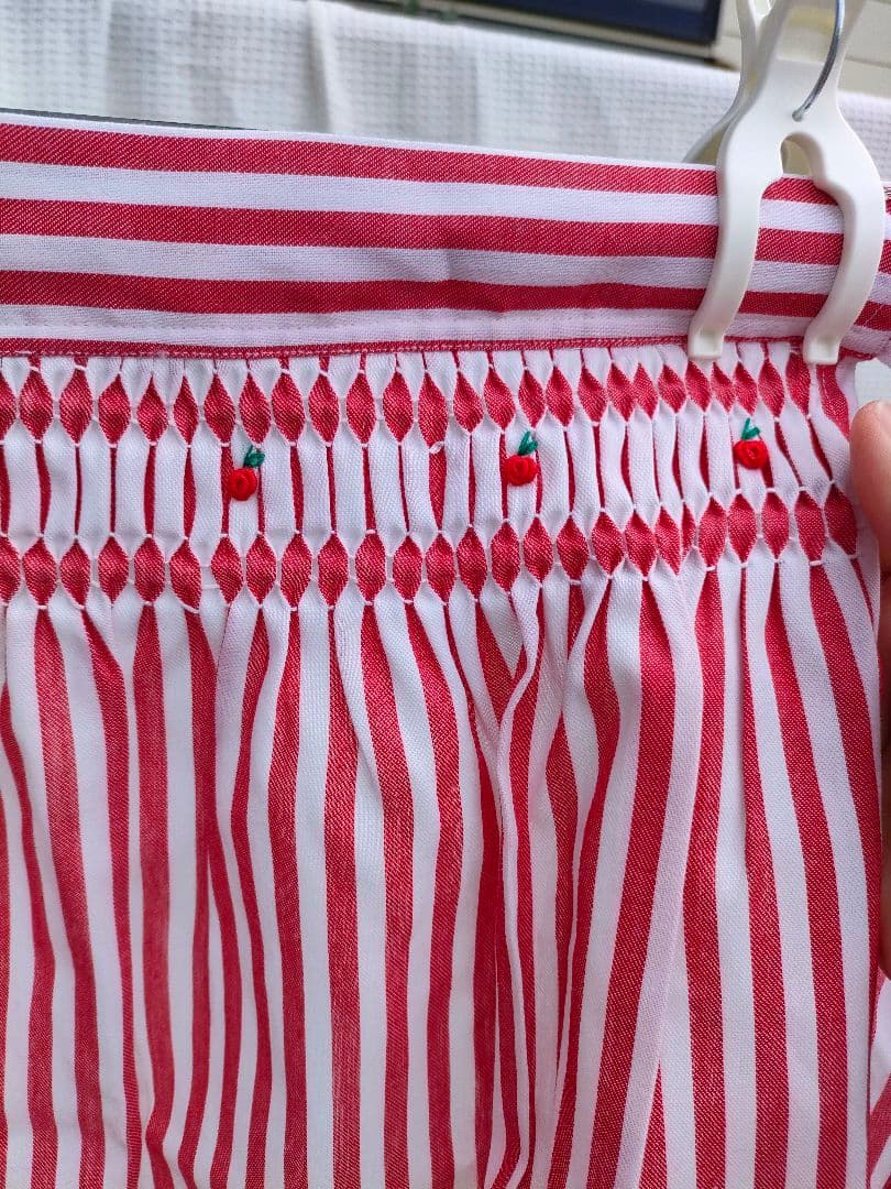 Hand embroidered apron Apple — image 4