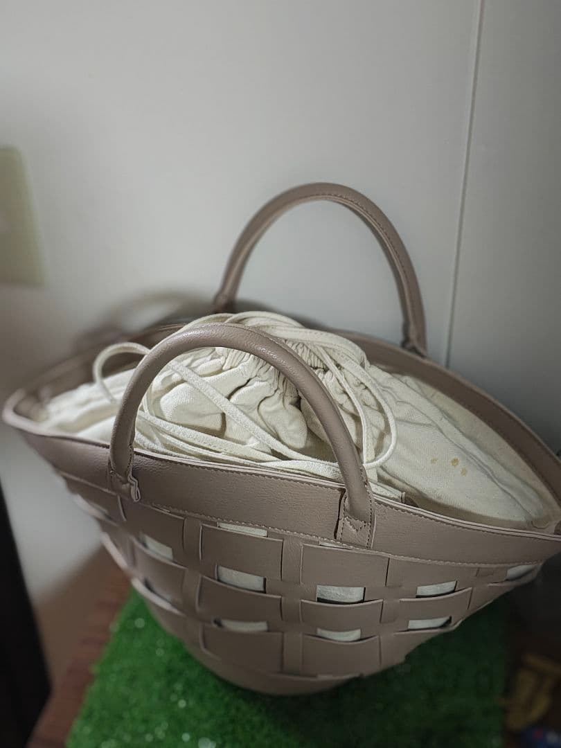 メッシュ編み込み ハンドバッグ ベージュ 巾着付き — image 2