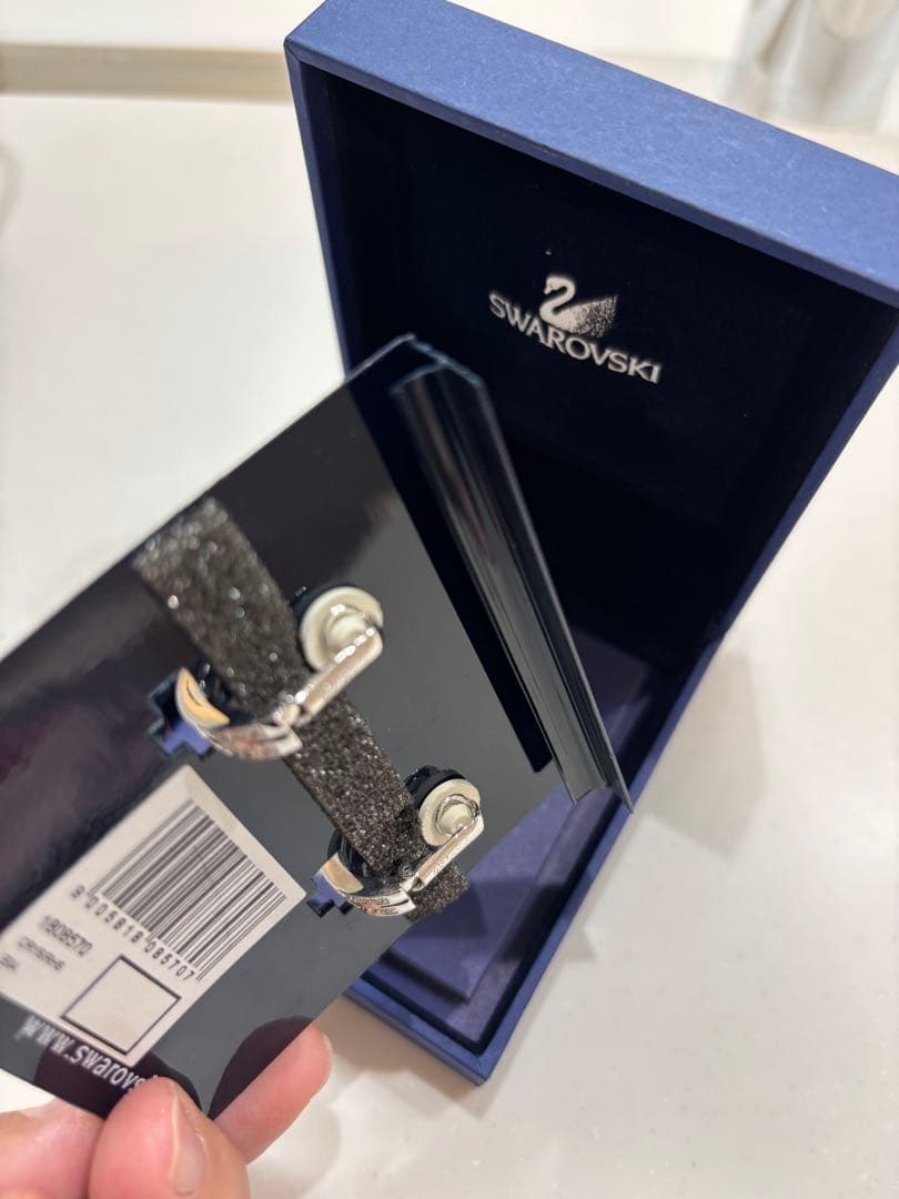 SWAROVSKI イヤリング クロスデザイン — image 4