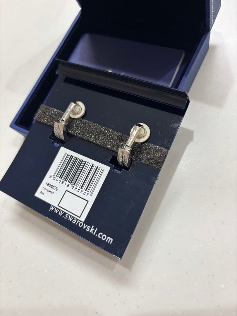 SWAROVSKI イヤリング クロスデザイン — image 5