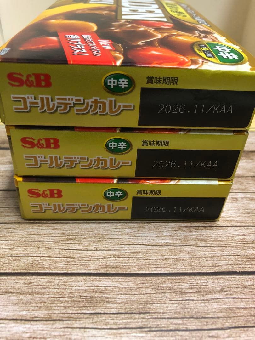 S&B ゴールデンカレー 中辛 3個セット — image 3