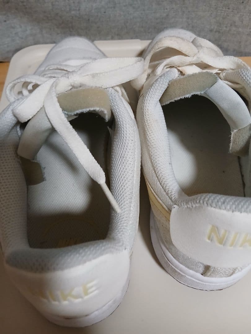 NIKE ホワイト スニーカー ローカット　置き配　エコメルカリ便 — image 3
