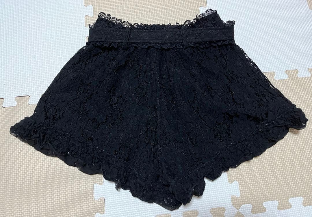 ROJITA リングバックルレースショートパンツ — image 4