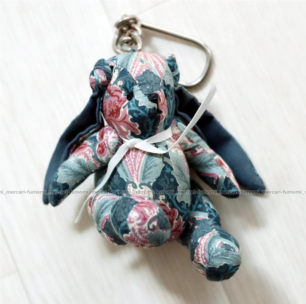 LIBERTY リバティ ウサギ キーホルダー — image 3